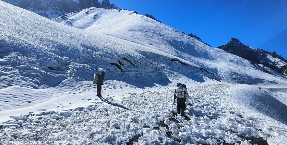 वारागुङ मुक्तिक्षेत्र गाउँपालिकामा बाक्लो हिमपात, मुस्ताङ–डोल्पा मार्ग अवरुद्ध