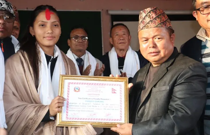 देवघाट गाउँपालिकाद्वारा अन्तर्राष्ट्रिय स्वर्ण पदक विजेता पार्वती गुरुङलाई विशेष सम्मान