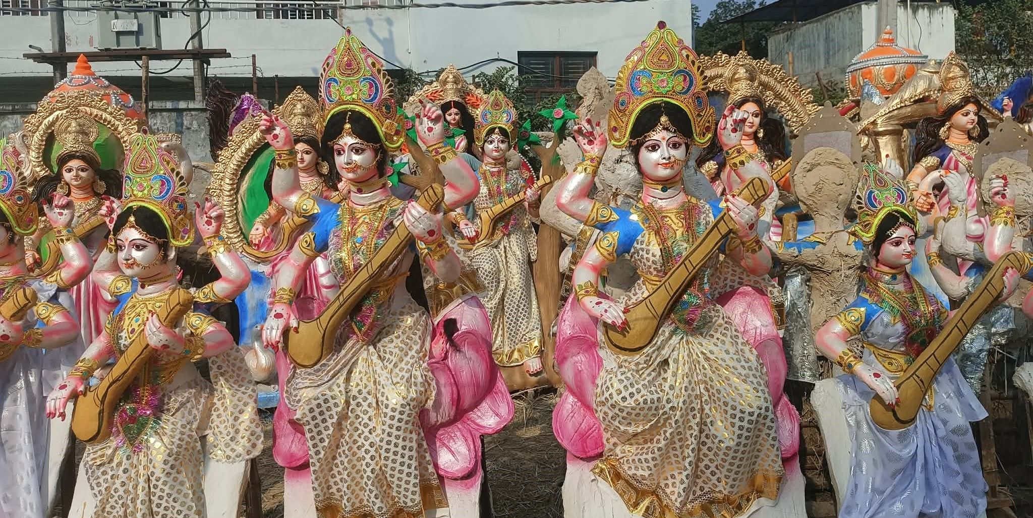 विष्णुपुर गाउँपालिकामा सरस्वती पूजाको तयारी, मूर्तिकारहरू शृङ्गारमा व्यस्त