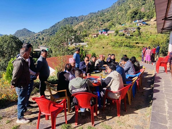 काठेखोला गाउँपालिका–३, धम्जा ओखलेमा बेलढुङ्गा सामुदायिक घरबासमा पर्यटकको चहलपहल