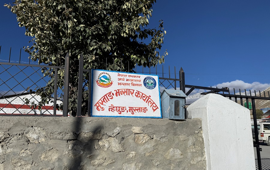 लोमान्थाङ गाउँपालिकाको भन्सारबाट ७ महिनामै १२ अर्बभन्दा बढीको कारोबार