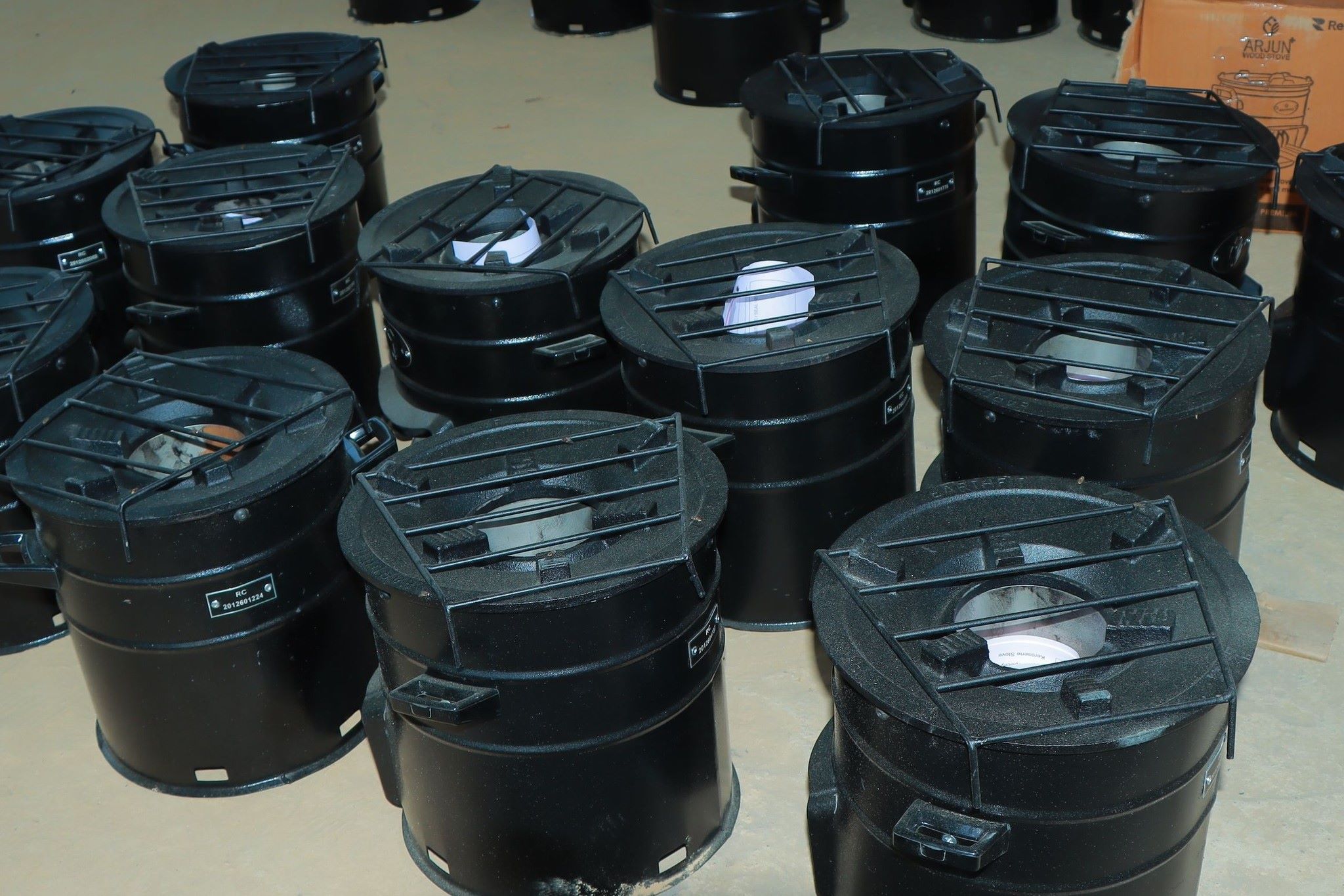 बर्दगोरिया गाउँपालिकामा निःशुल्क सुधारिएको चुलो वितरण, उपभोक्ता उत्साहित