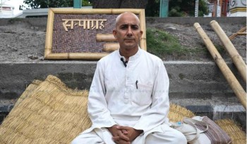 दिक्तेल रुपाकोट मझुवागढी पालिका प्रमुख भट्टराईद्वारा कच्चा पदार्थ प्रयोगमा सत्याग्रह