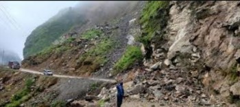 रघुगंगा गाउँपालिका: बाध्यता र अवसरबीचको संघर्ष – बेनी–जोमसोम सडक अवरुद्ध