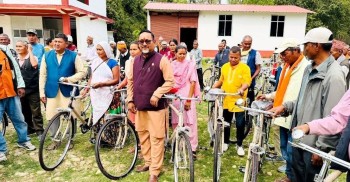 बैजनाथ गाउँपालिकाद्वारा बरघर–चौकीदारलाई साइकल, संस्कृति संरक्षणमा जोड