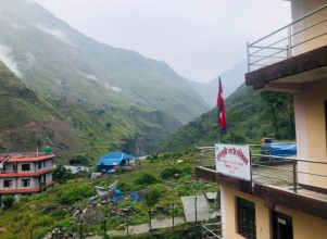 चुमनुव्री गाउँपालिकाका जनप्रतिनिधिहरू विदेश पलायन: सेवा प्रवाहमा असर