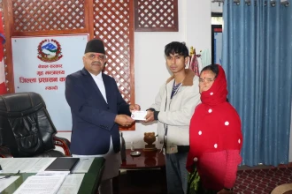 बेनी नगरपालिकामा ११ वर्षपछि सुवासलाई आमाको नामबाट नागरिकता