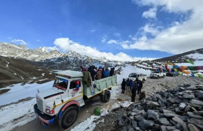 लिमी गाउँका बासिन्दा नाम्खा गाउँपालिकाबाट सिमकोटमा विकास माग्दै