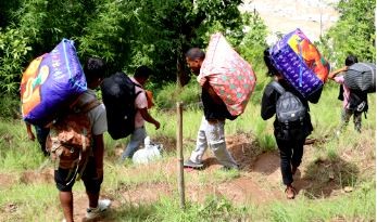 हेवा खोलाको समस्या: पालिकाको बेवास्ता, यात्रुकाे सास्ती