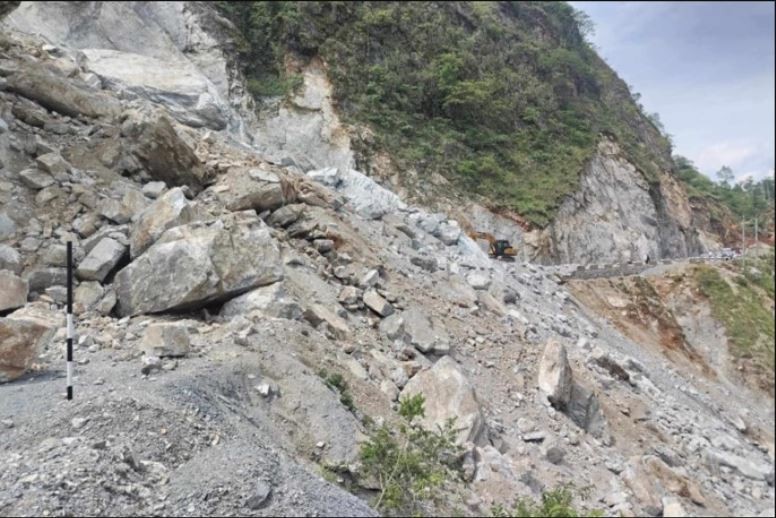 कालीगण्डकी गाउँपालिकामा पहिरोका कारण प्रमुख मार्ग पूर्णरूपेण अवरुद्ध