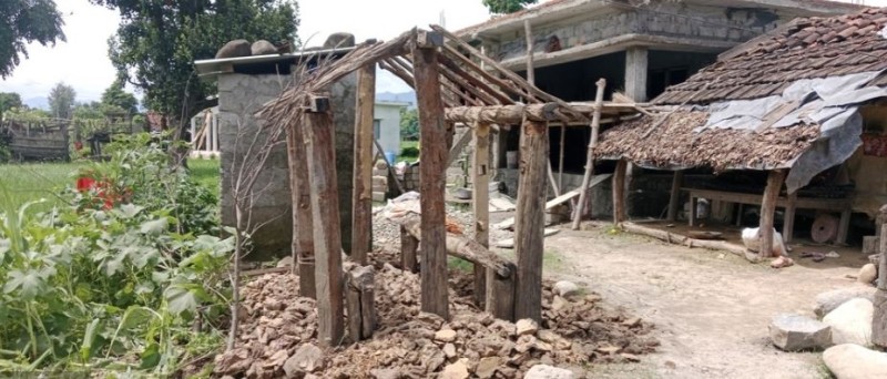 कृष्णपुर नगरपालिका–१ मा छाउगोठ हटाउने अभियानमा स्थानीय विरोध र कानूनी चुनौती