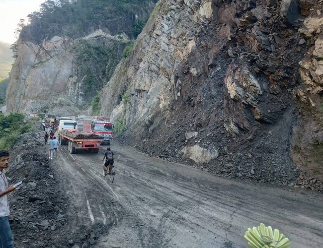 पलिकाको समन्वयमा राहत प्रयास: १३ सड़क अवरुद्ध, यातायात प्रभावित