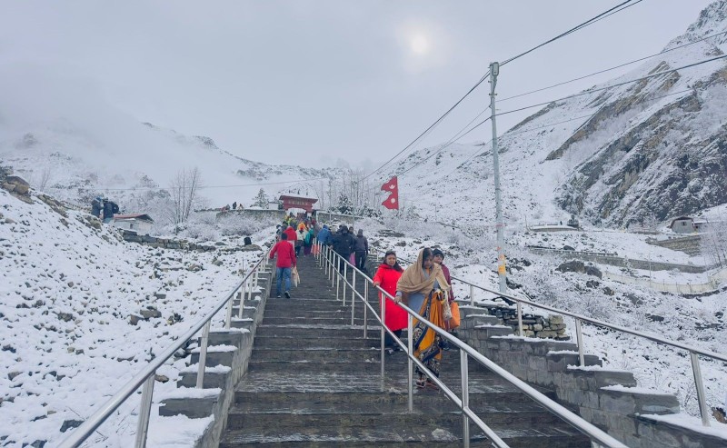 वारागुङ मुक्तिक्षेत्र गाउँपालिकामा हिमपातले बढायो धार्मिक पर्यटन आकर्षण