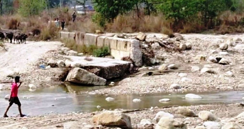 चन्द्रपुर नगरपालिकामा बाँध पुनःनिर्माण नहुँदा सिँचाइ अभाव, किसान समस्यामा