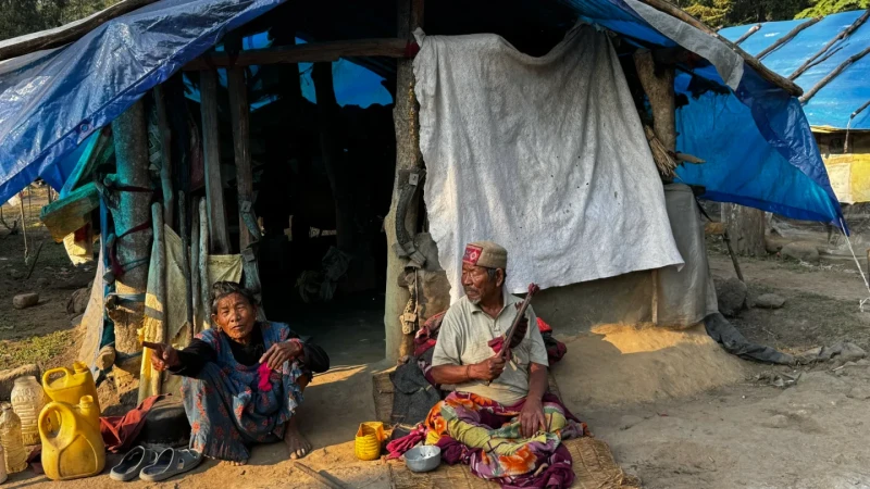 चुरे गाउँपालिकामा वर्षौँदेखि पालमुनि जीवन बिताउँदै विस्थापित परिवार